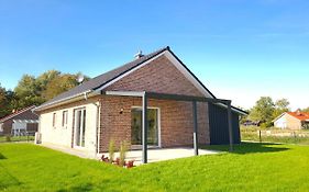 Haus KüstenBrise - Urlaub mit Hund an der Küste mit eigenen Garten, Sauna und gemütlichen Kaminfeuer